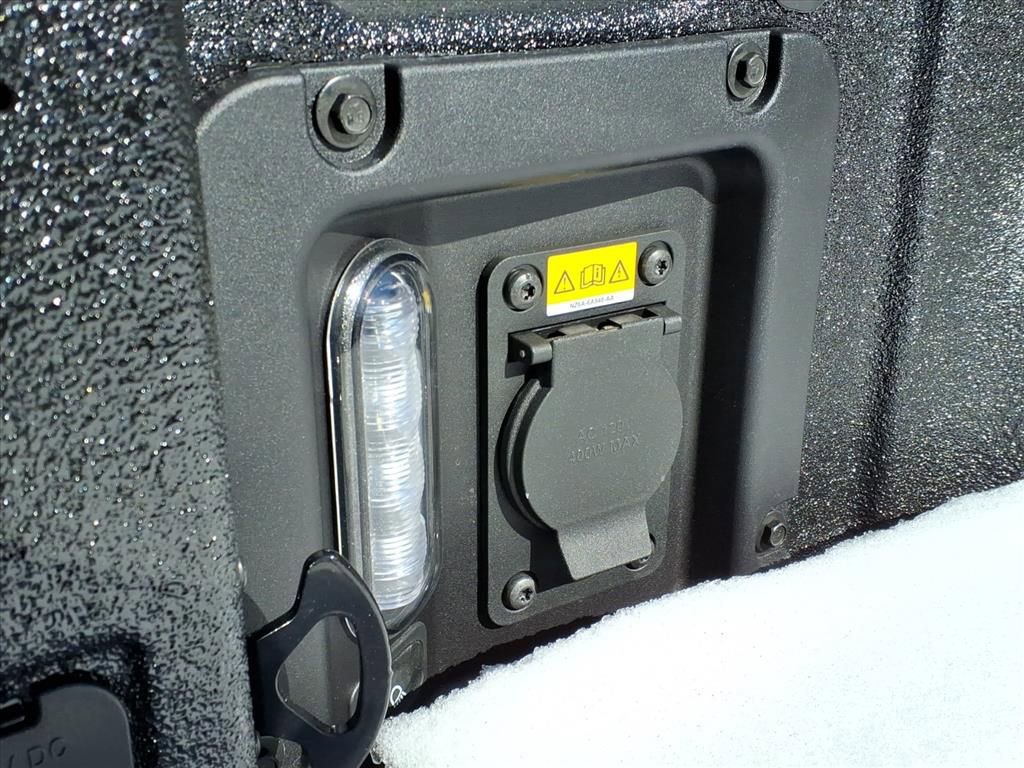 New 2026 Ford Maverick Lariat w/ Black Appearance Package image 8