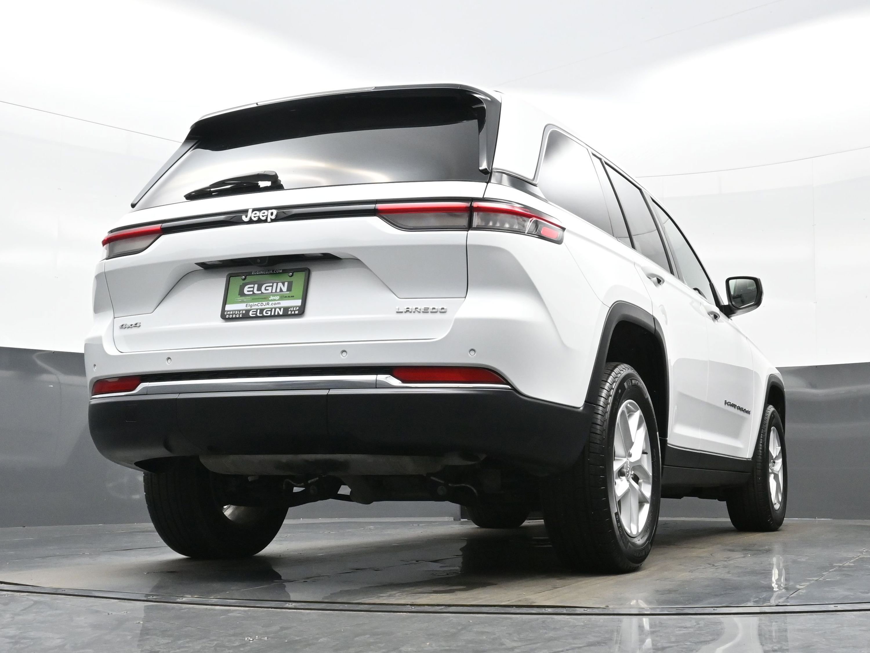 Used 2024 Jeep Grand Cherokee Laredo X image 29