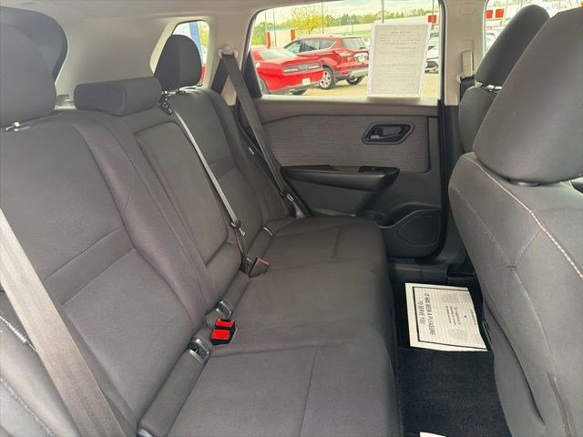 Used 2023 Nissan Rogue S FWD image 15