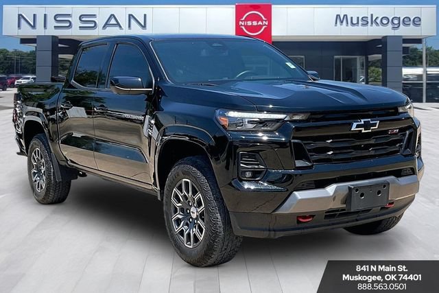 Used 2024 Chevrolet Colorado Z71 w/ Z71 Convenience Package 2