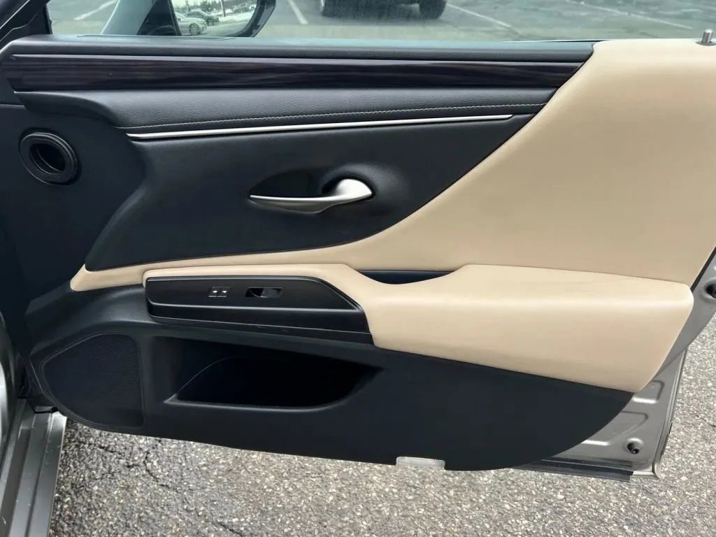 Used 2020 Lexus ES 350 w/ Premium Package image 17