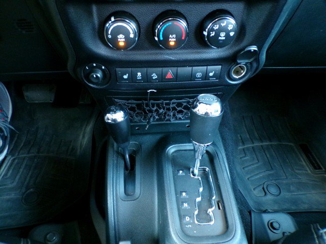 Used 2018 Jeep Wrangler Unlimited Sahara w/ Dual Top Group AWD/4WD image 15