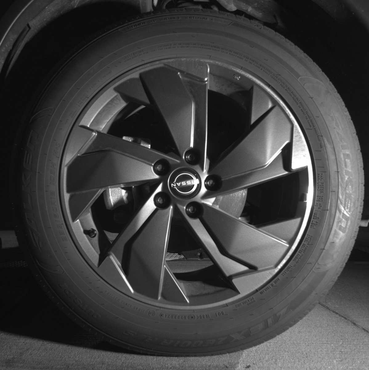 Used 2025 Nissan Rogue SV FWD image 12