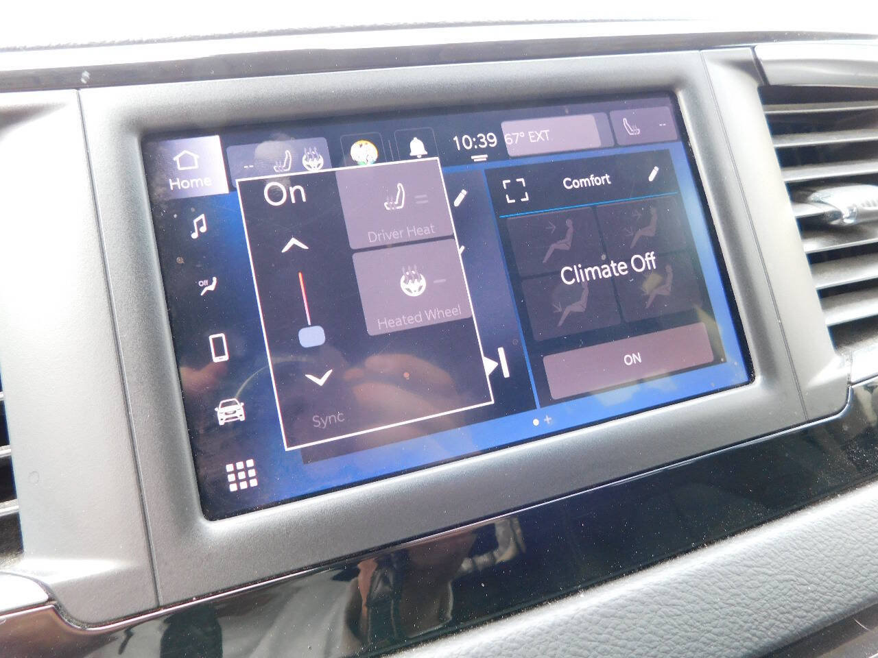 Used 2022 Chrysler Voyager LX image 35