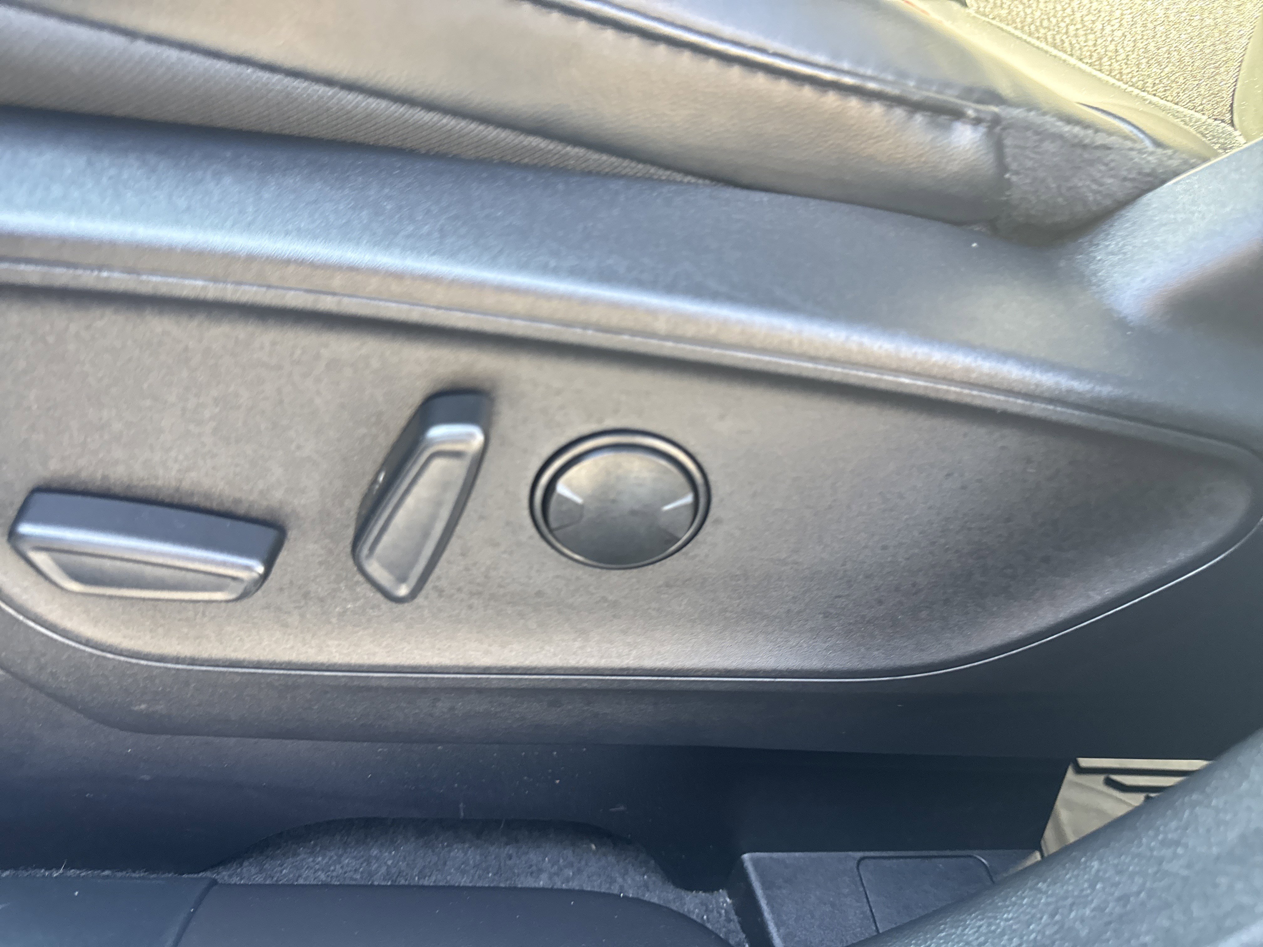 Used 2025 Ford Escape ST-Line w/ Equipment Group 301A FWD image 10