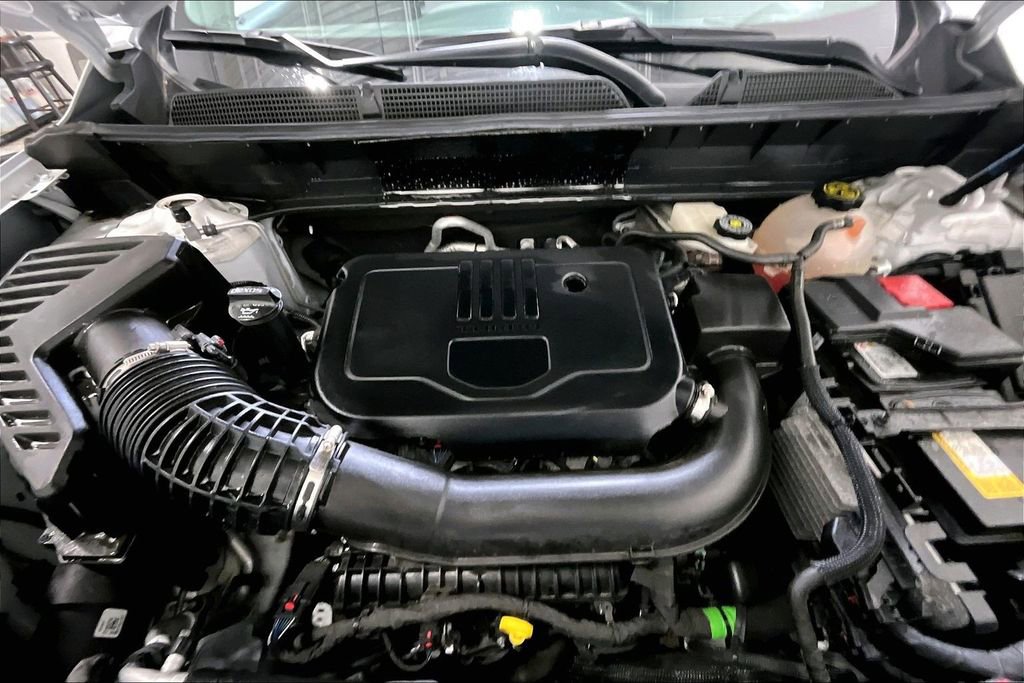 Used 2023 GMC Acadia SLE w/ LPO, Floor Liner Package FWD image 29