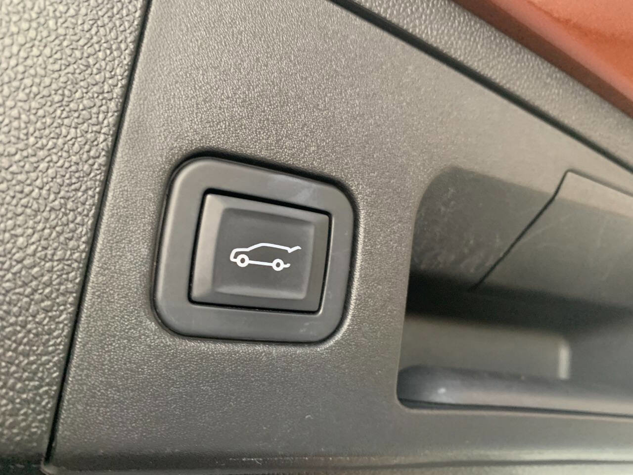 Used 2019 Cadillac XT4 Premium Luxury w/ Technology Package image 21