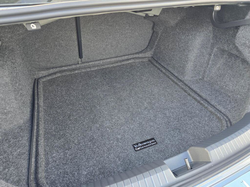 New 2026 Volkswagen Jetta SE FWD image 16