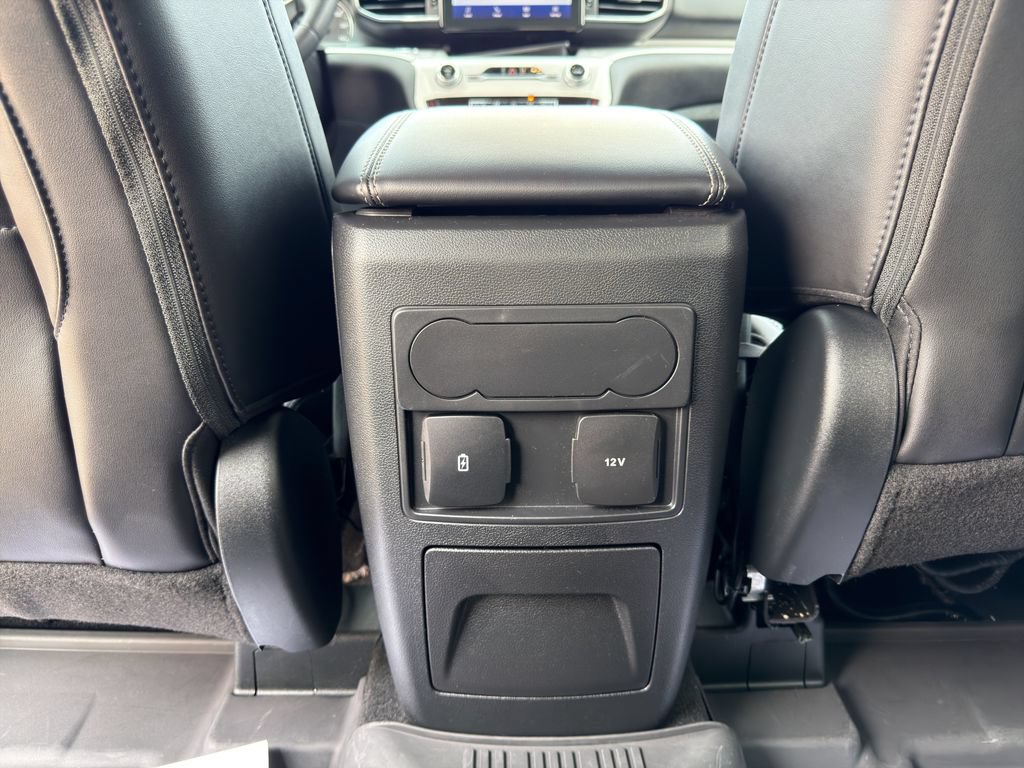 Used 2024 Ford Explorer XLT w/ Equipment Group 202A AWD/4WD image 18