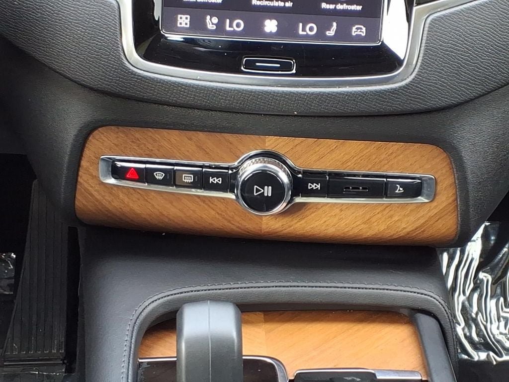 Certified 2023 Volvo XC90 B5 Plus w/ Protection Package Premier AWD/4WD image 19