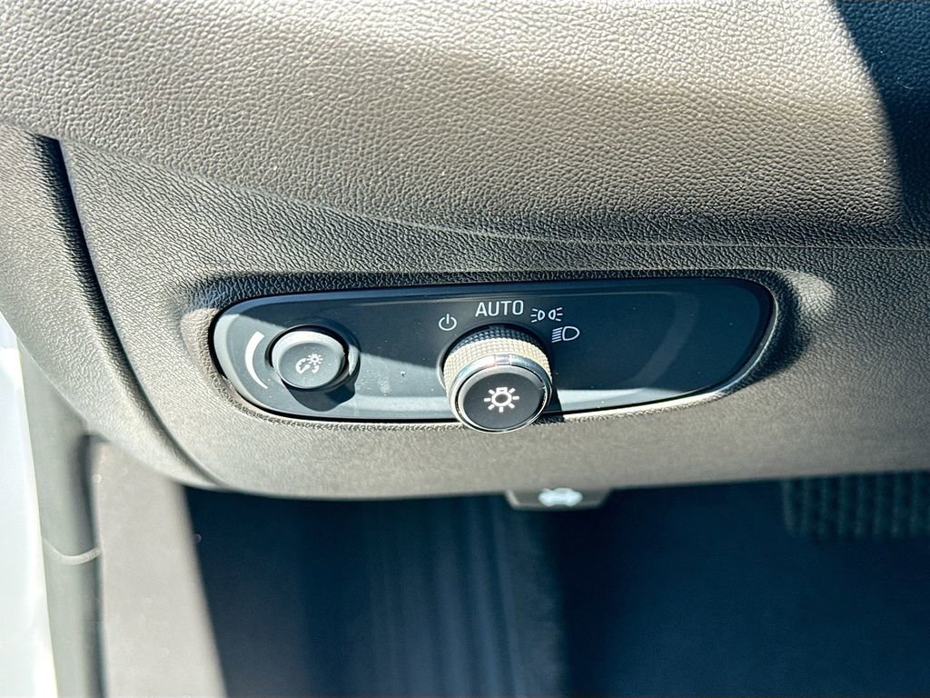 Used 2024 Chevrolet Equinox LT FWD image 27