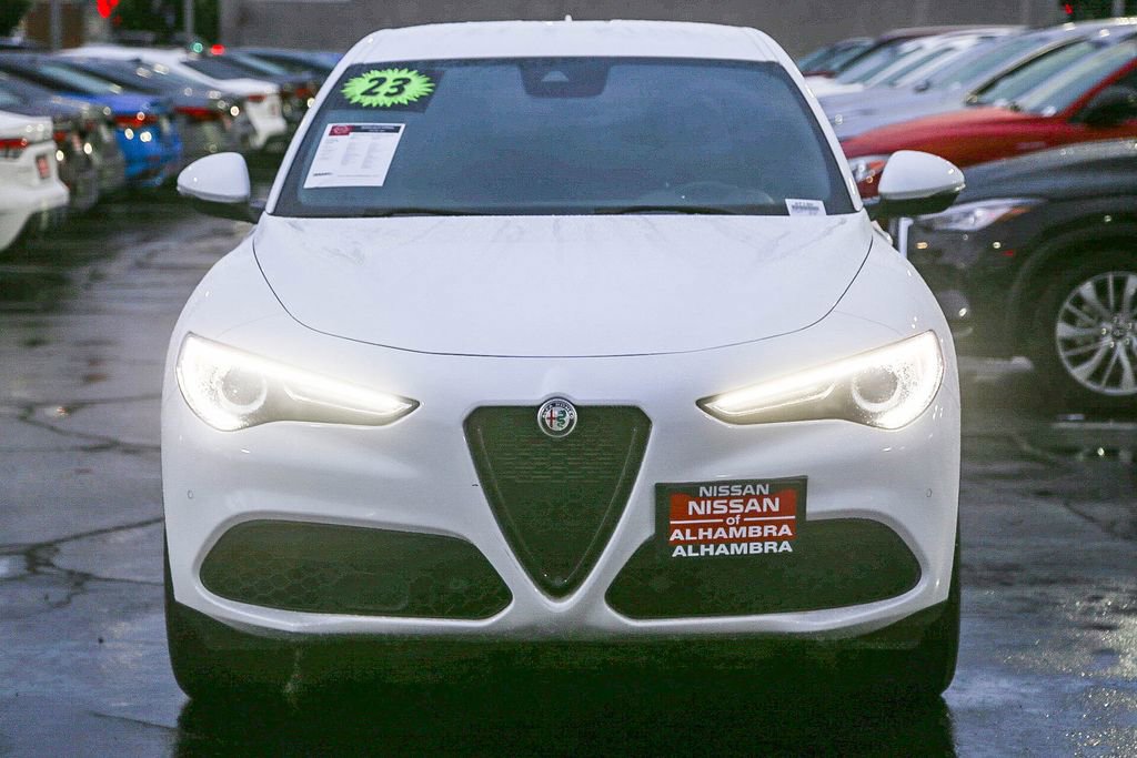 Used 2023 Alfa Romeo Stelvio Sprint image 3
