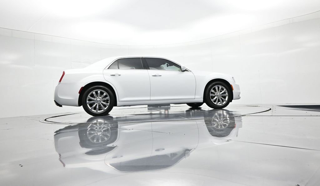 Used 2022 Chrysler 300 Touring AWD/4WD image 27