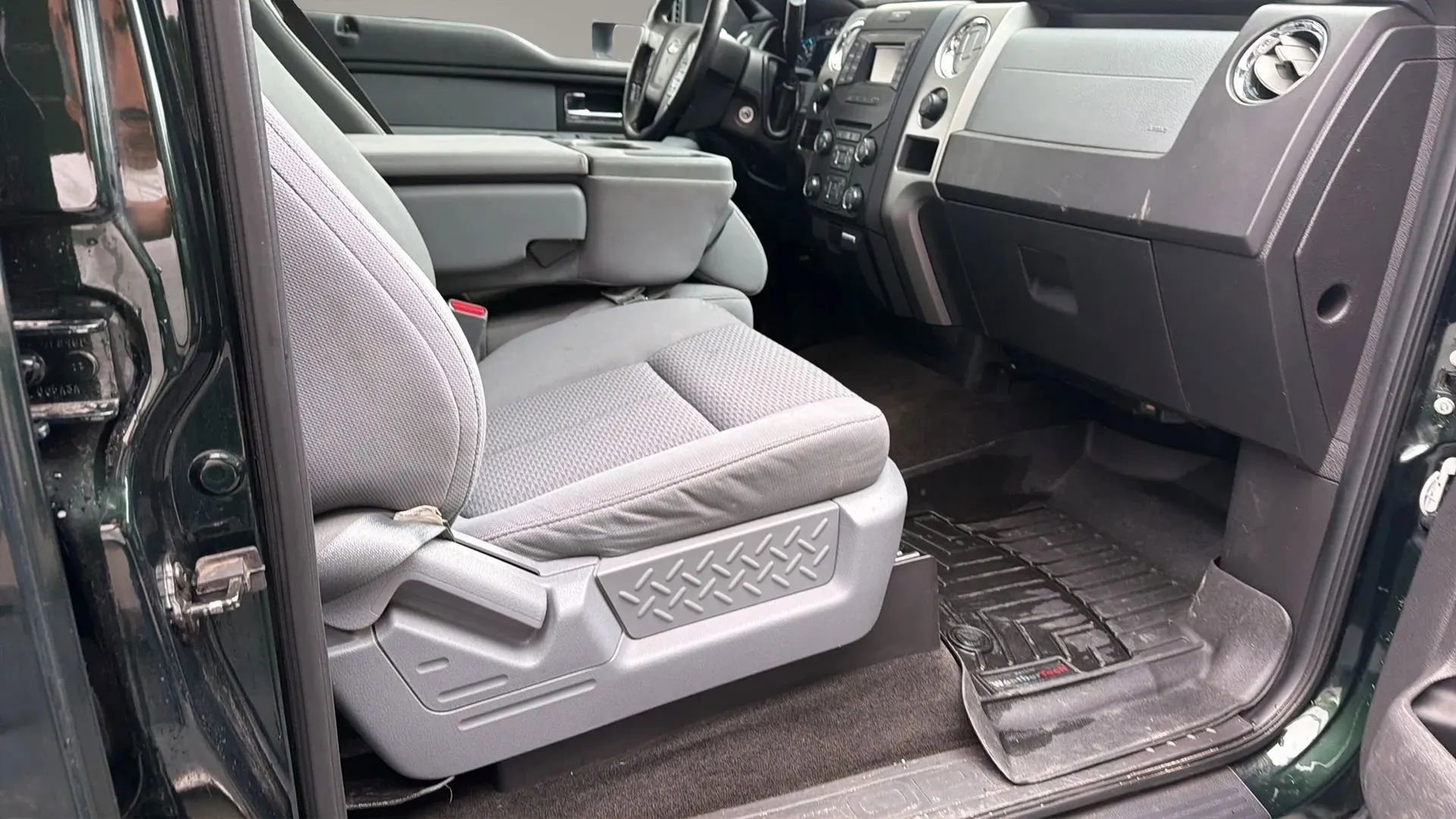 Used 2013 Ford F150 XLT w/ Mid Equipment Group image 27