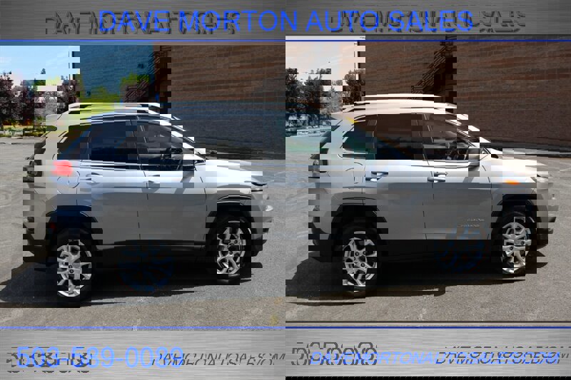 Used 2018 Jeep Cherokee Latitude Plus w/ Cold Weather Group image 5