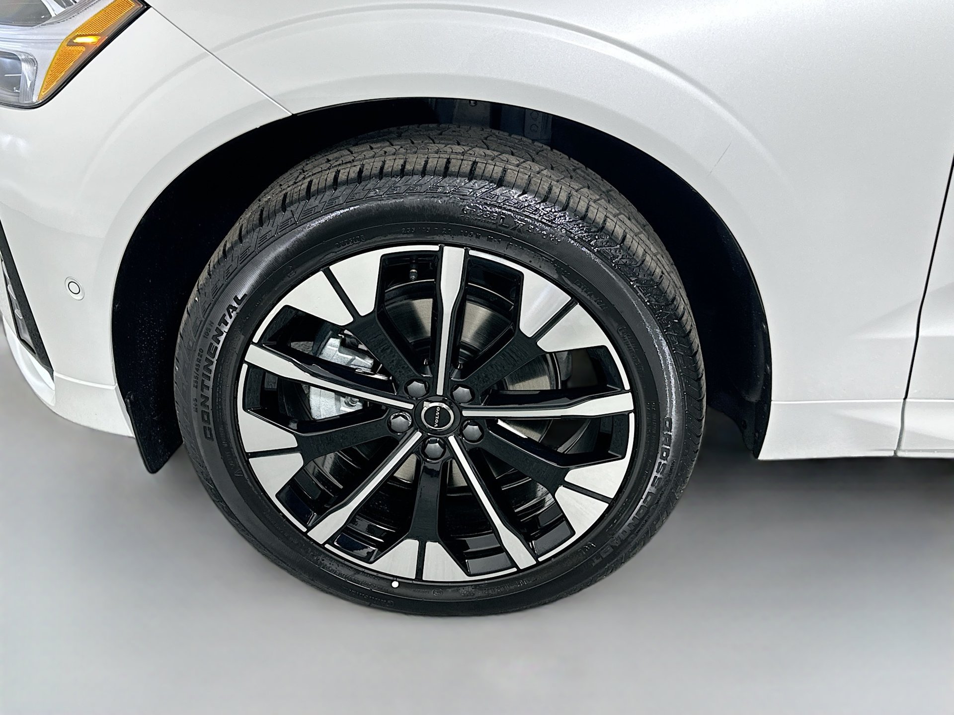 New 2026 Volvo XC60 B5 Plus w/ Protection Package Premier AWD/4WD image 32