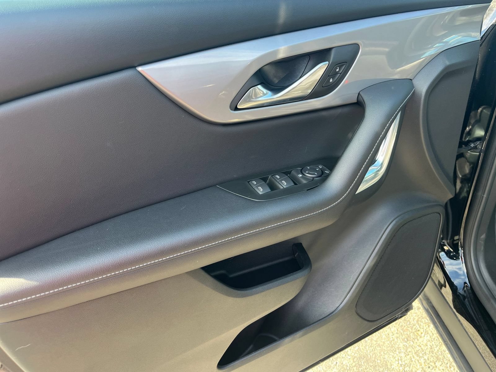 Used 2025 Chevrolet Blazer LT FWD image 18