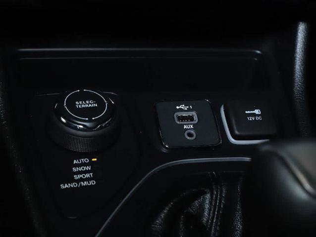 Certified 2021 Jeep Cherokee Latitude Lux w/ Comfort/Convenience Group AWD/4WD image 27