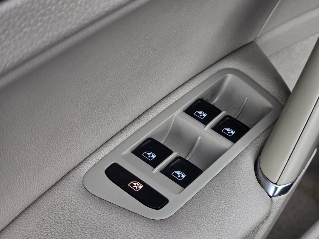 Used 2016 Volkswagen Golf SE image 21