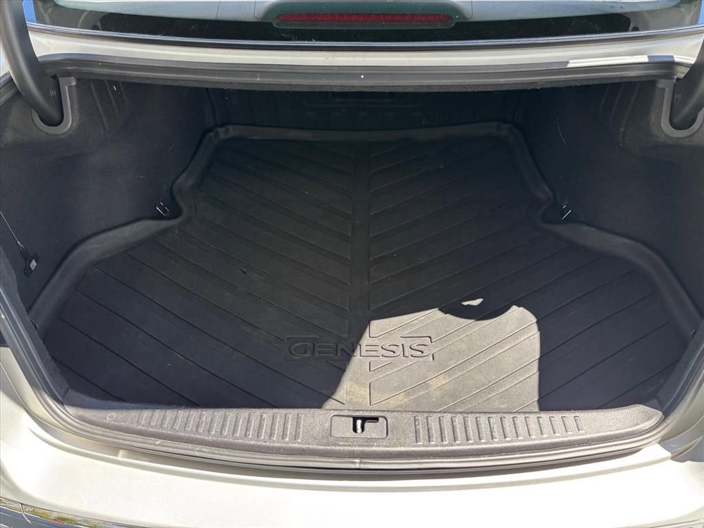 Used 2013 Hyundai Genesis 3.8 image 3