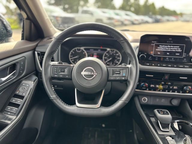 Used 2023 Nissan Rogue SL w/ SL Premium Package image 18