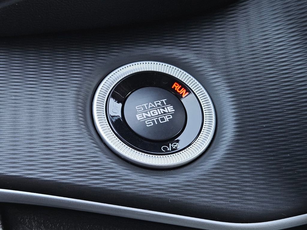 New 2025 Jeep Grand Cherokee Altitude image 22