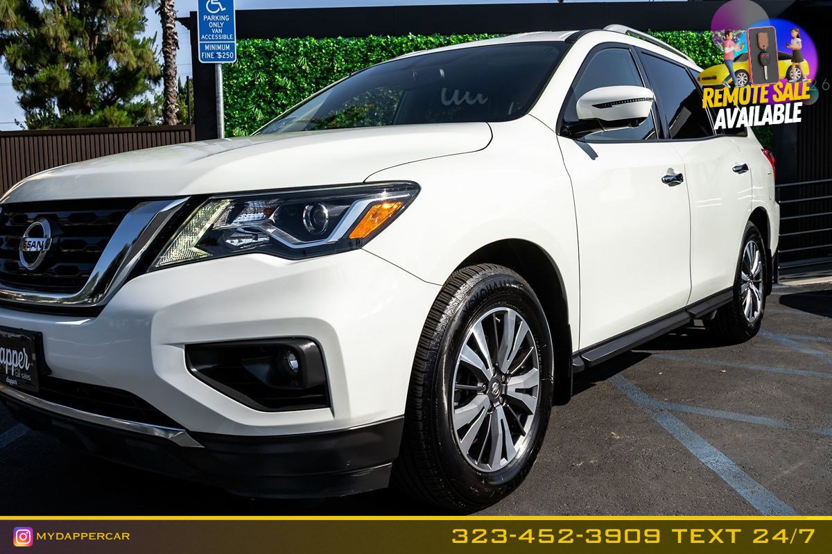 Used 2017 Nissan Pathfinder SL w/ SL Tech Package image 2
