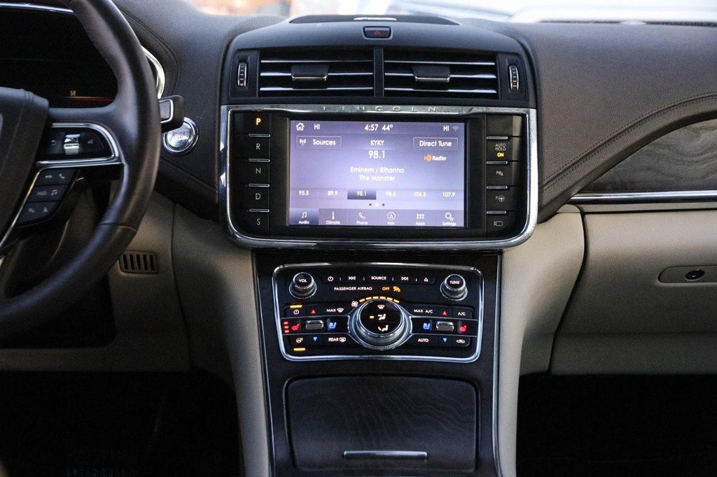 Used 2020 Lincoln Continental Reserve w/ Luxury Package image 24