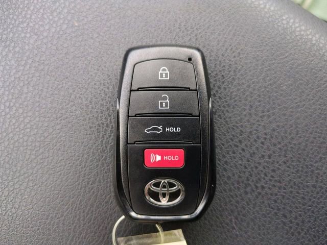 Used 2025 Toyota Camry SE w/ Convenience Package image 26