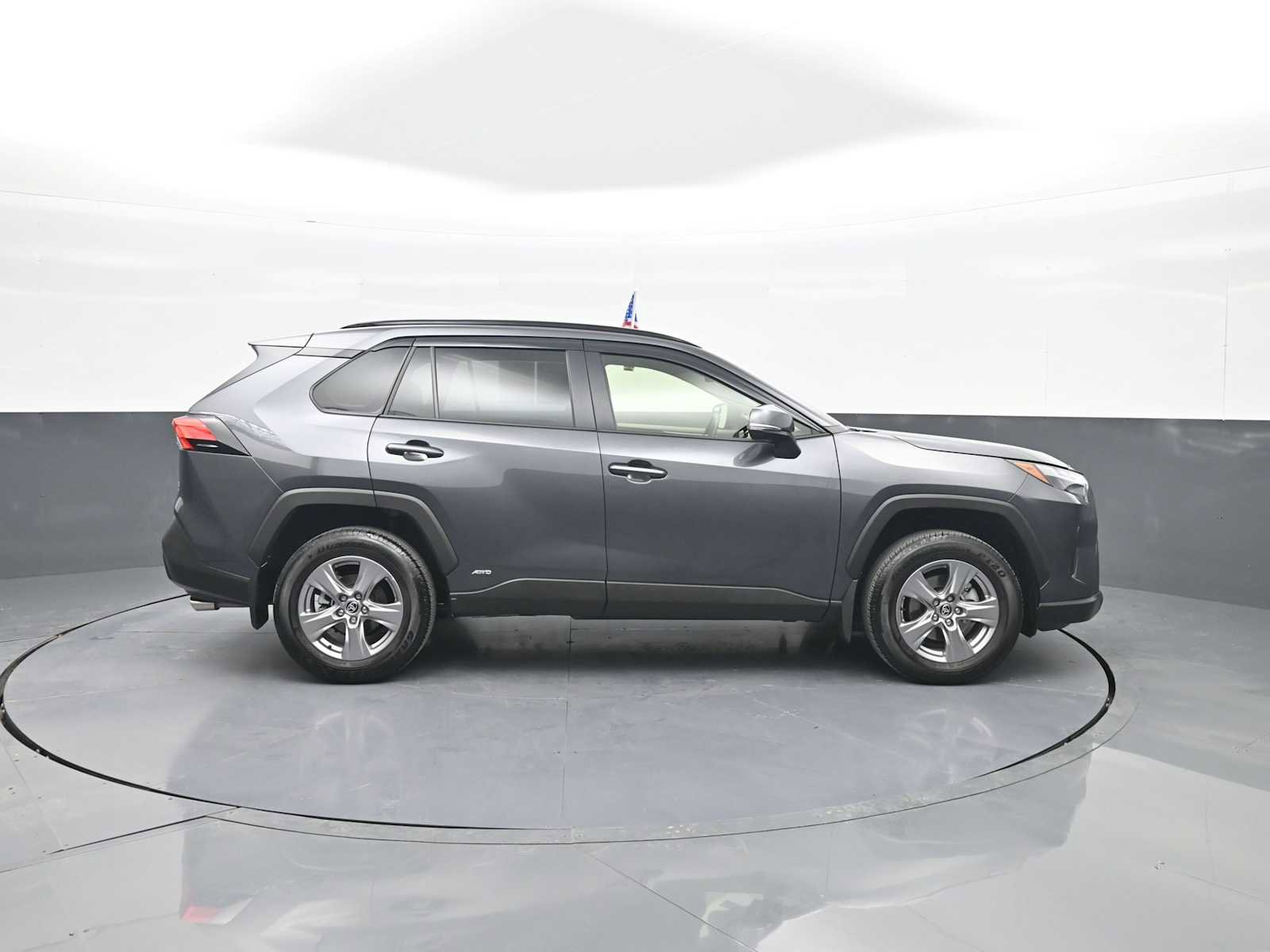 Used 2025 Toyota RAV4 XLE AWD/4WD image 9