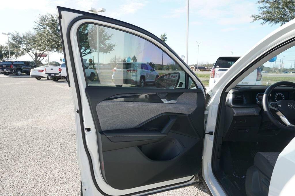 Used 2025 Volkswagen Tiguan S image 14