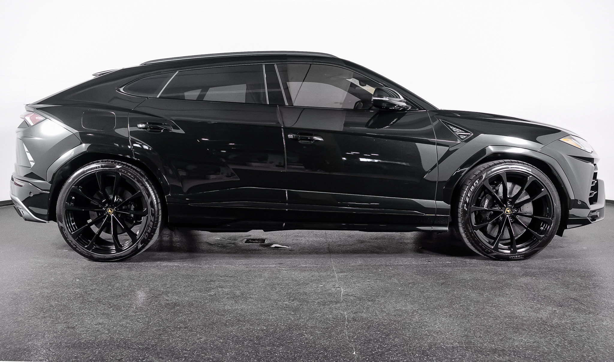 Used 2019 Lamborghini Urus AWD/4WD image 29
