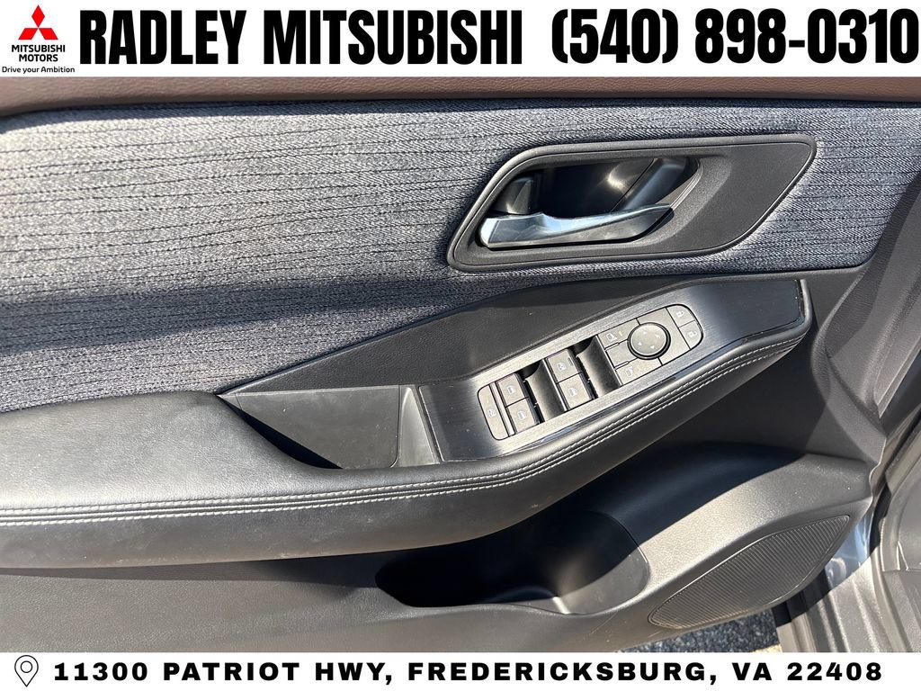 Used 2023 Nissan Rogue SV AWD/4WD image 5