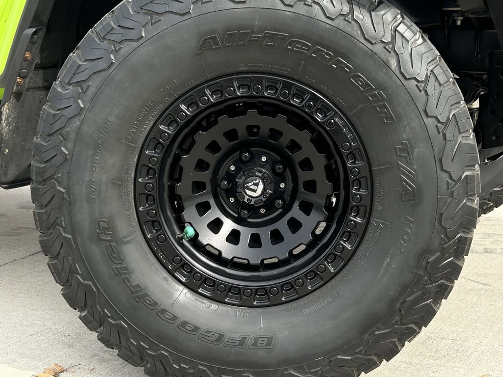 Certified 2021 Jeep Gladiator Willys image 13