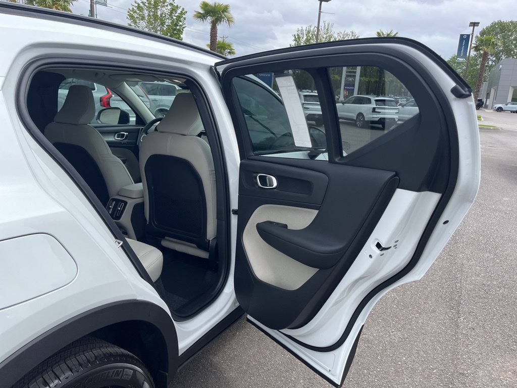 New 2026 Volvo XC40 B5 Plus w/ Protection Package Premier AWD/4WD image 17