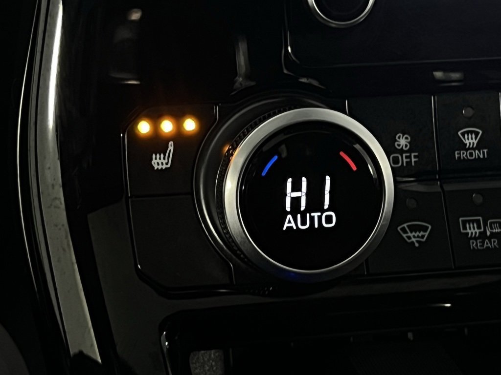 Used 2025 Toyota Highlander XLE image 18