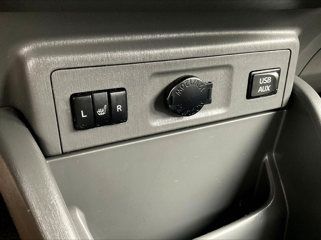 Used 2014 Toyota Prius V Five FWD image 16