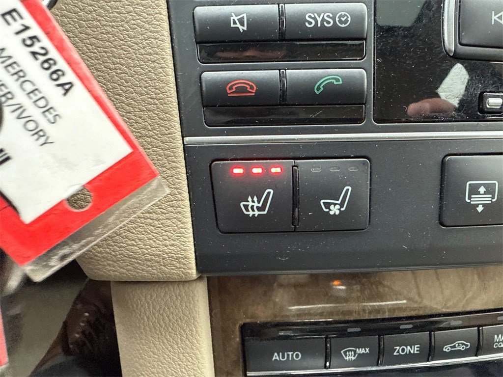 Used 2011 Mercedes-Benz E 550 4MATIC Sedan image 28