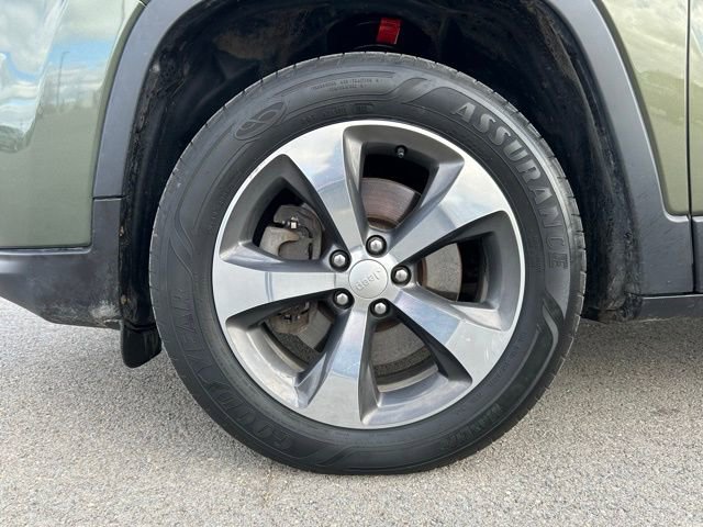 Used 2019 Jeep Cherokee Limited image 12