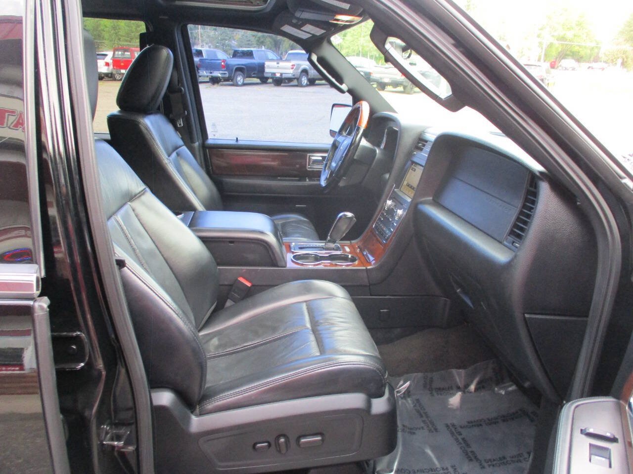 Used 2017 Lincoln Navigator L Select AWD/4WD image 34