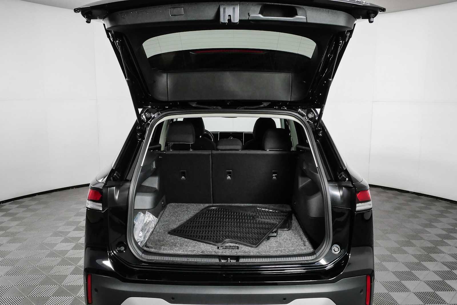 Certified 2025 Volkswagen Tiguan S AWD/4WD image 33