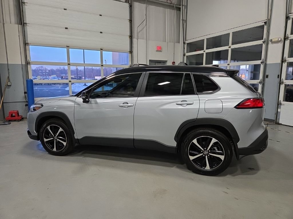 Used 2025 Toyota Corolla Cross AWD Hybrid w/ Convenience Package image 9