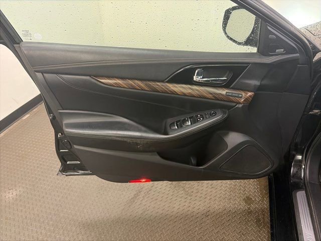 Used 2017 Nissan Maxima Platinum image 13