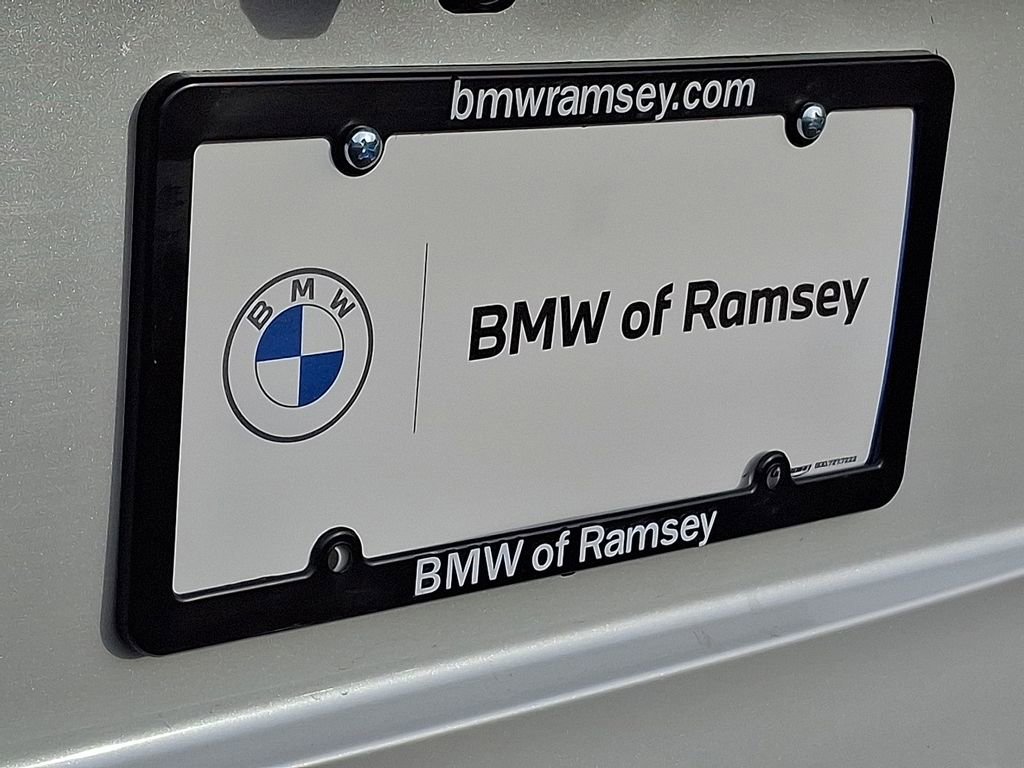 Used 2024 Toyota Highlander XLE image 32