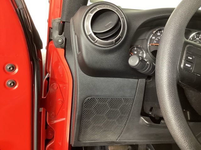 Used 2018 Jeep Wrangler Unlimited Sport AWD/4WD image 12