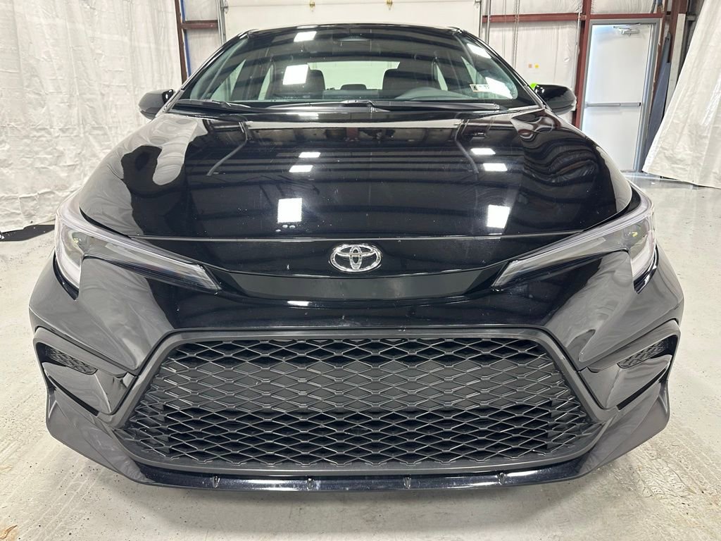 Used 2026 Toyota Corolla SE FWD image 2