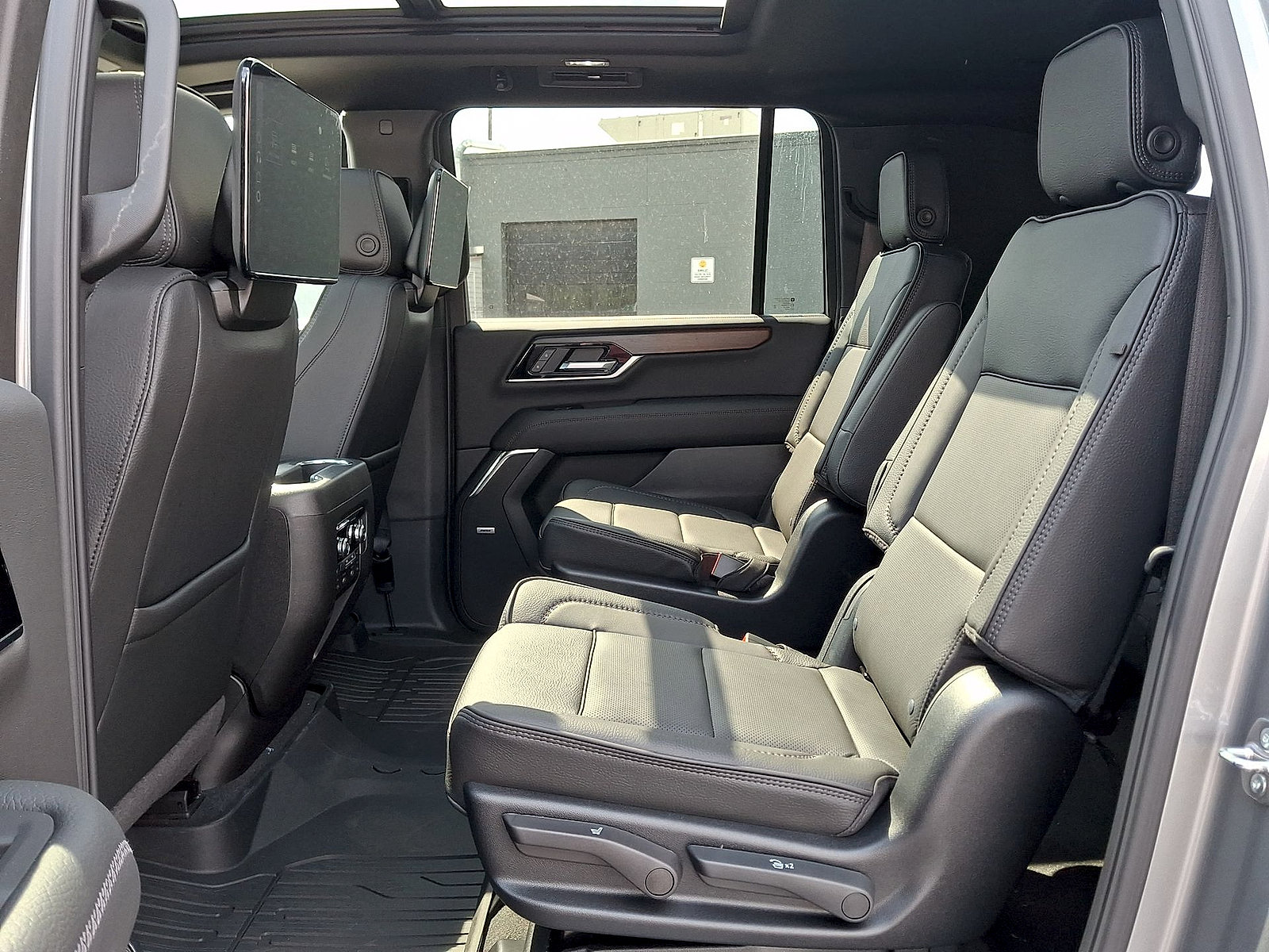 New 2026 GMC Yukon XL Denali w/ Advanced Technology Package AWD/4WD image 13