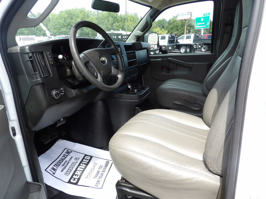 Used 2016 Chevrolet Express 2500 RWD image 16