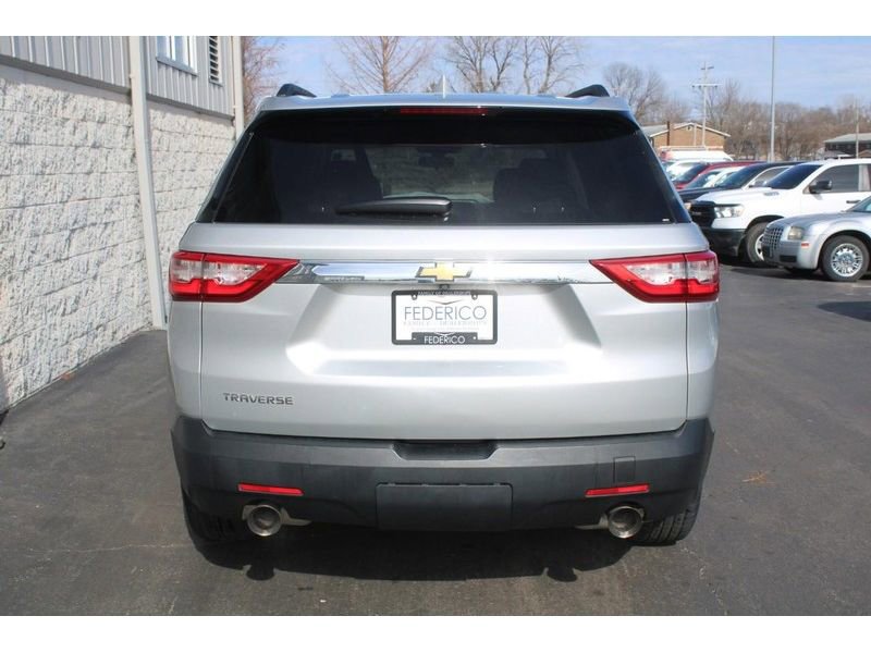 Used 2021 Chevrolet Traverse LT FWD image 4