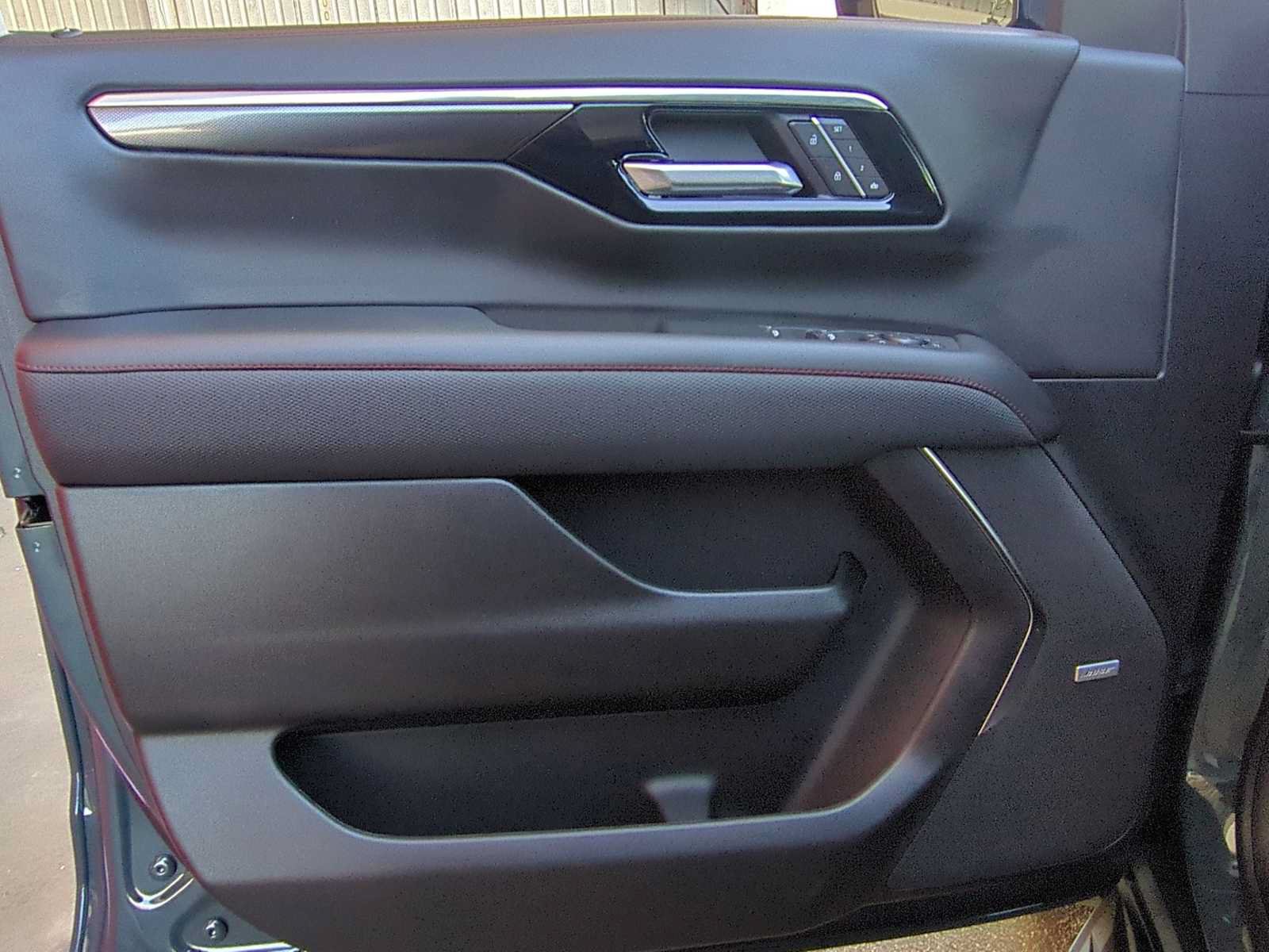 New 2026 Chevrolet Suburban RST w/ Comfort Package AWD/4WD image 10